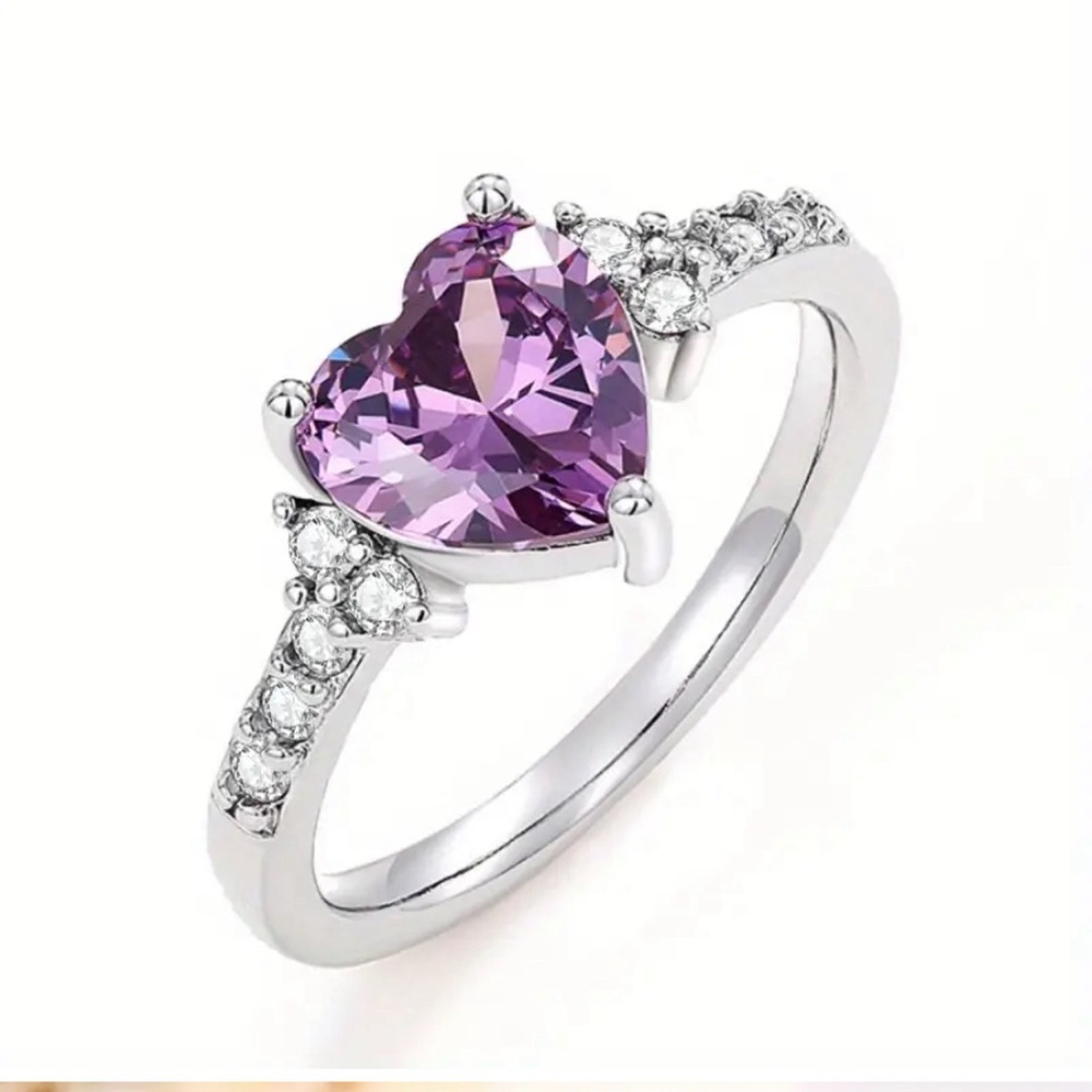 Gorgeous Purple Cubic Zirconia Heart Silvertone Ring Size 8 - Picture 3 of 4